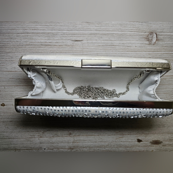 Silver Evening Clutch with chain - Picture 8 of 9